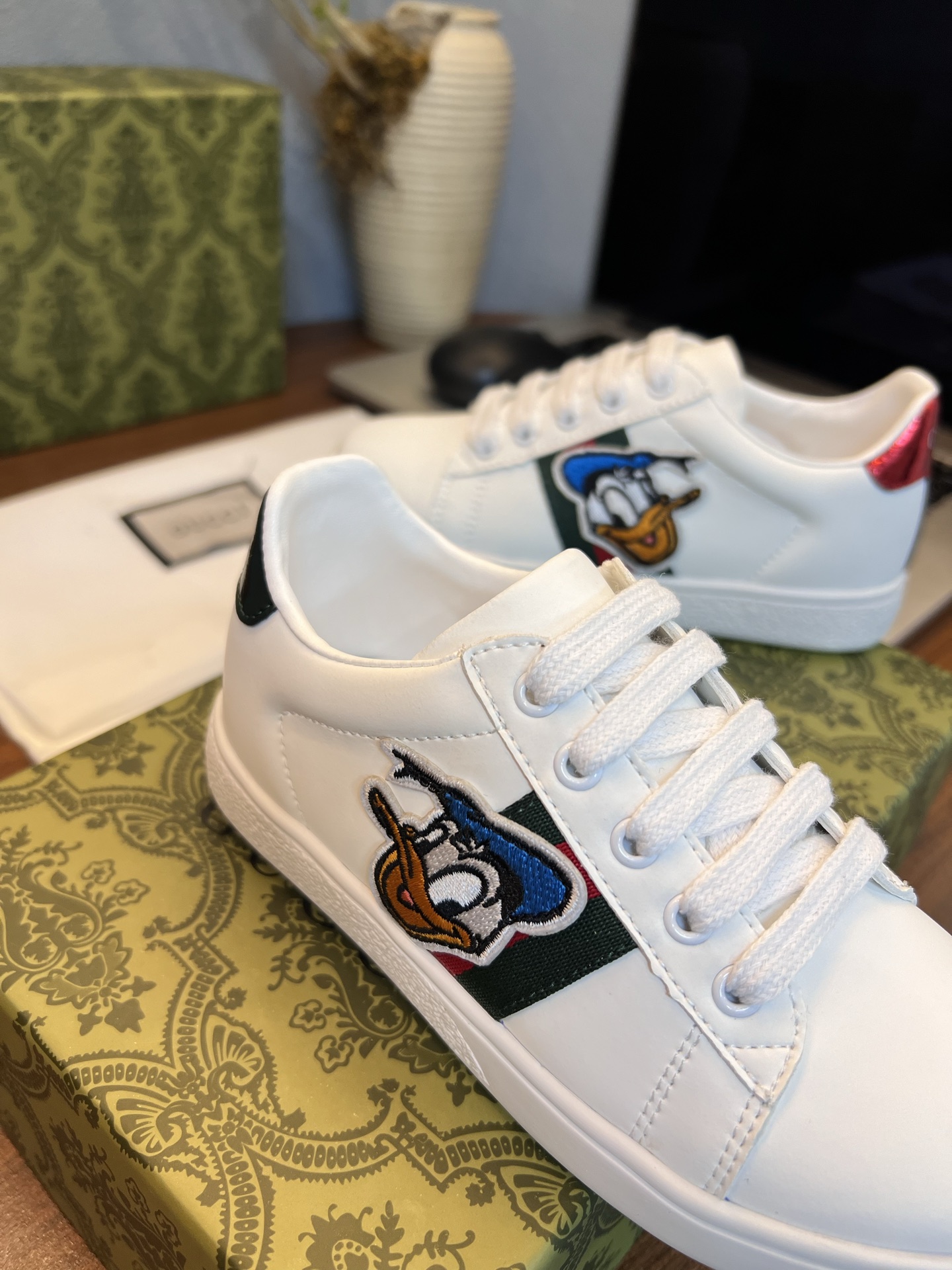 Children's shoes child